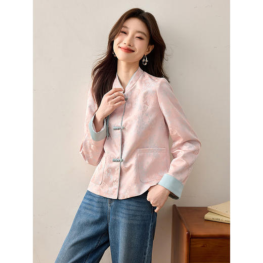 【1件75折】熙世界新中式粉色提花外套女2025年春季新款气质盘扣国风短款上衣 商品图3