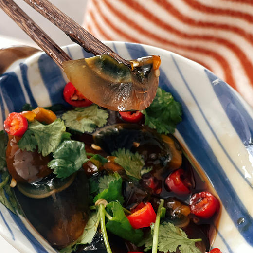 【松花蛋/皮蛋9.9元福利价！2份包邮】6枚装，鲜嫩可口，一口可爆溏心，可以直接吃，也可拌凉菜、煮粥喝~ 商品图5