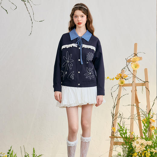 两三事星辰花园2025春季新款甜美蕾丝拼接拼色绑带翻领绣花外套女 商品图3