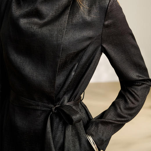 TANGY Collection/2025天意精品春季新品中国风女士莨绸风衣外套 商品图3