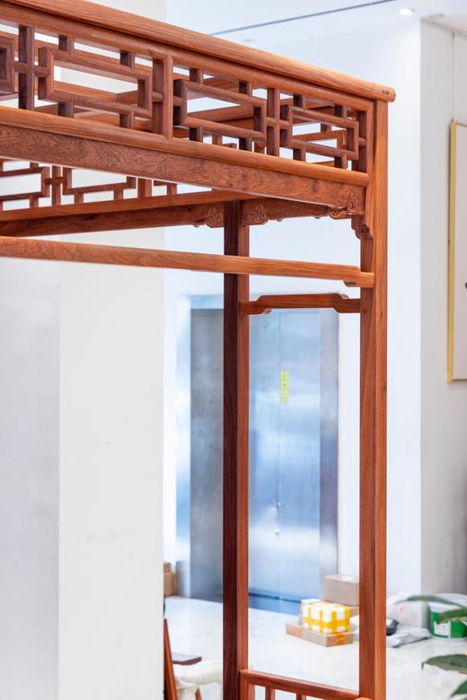 红桥红  家具严选  缅甸花梨(大果紫檀） 【定制款 艾克款六柱四簇云纹架子床】 商品图4