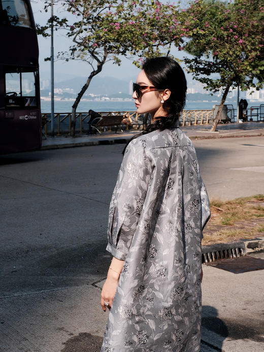 东方境X郭培| 凤栖梧灰色提花刺绣风衣 商品图6