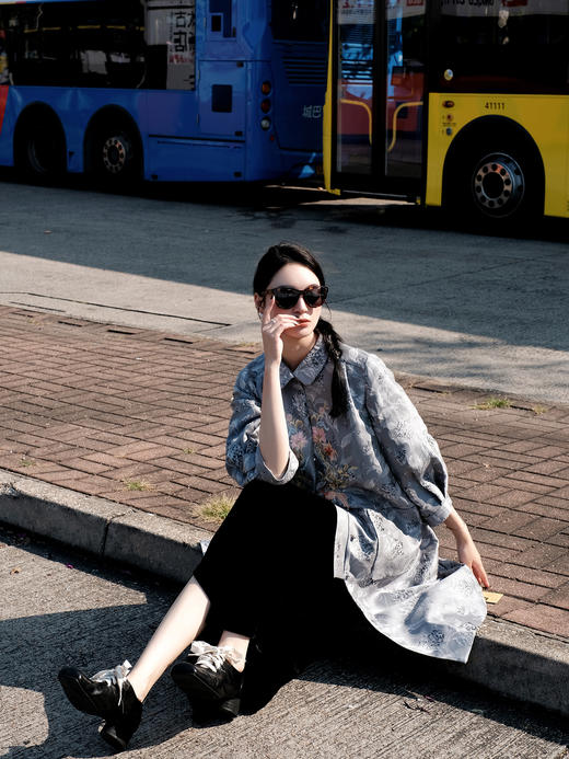 东方境X郭培| 凤栖梧灰色提花刺绣风衣 商品图5