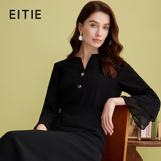 EITIE爱特爱气质V领显瘦设计感喇叭袖黑色衬衫上衣2025春新款A2513521 商品图0