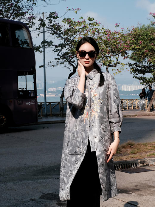 东方境X郭培| 凤栖梧灰色提花刺绣风衣 商品图1