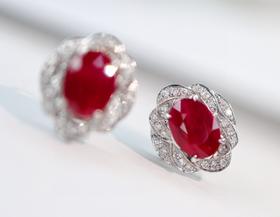 2.31ct刻面红宝石耳钉