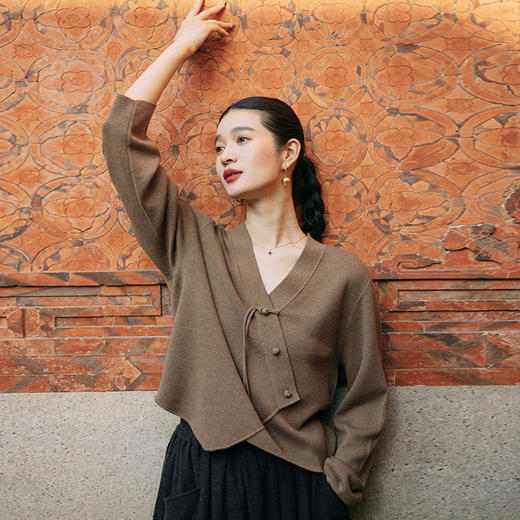 绽放旅行女装668朵/秋冬新中式绵羊毛套头斜襟设计感百搭毛针织衫 商品图3