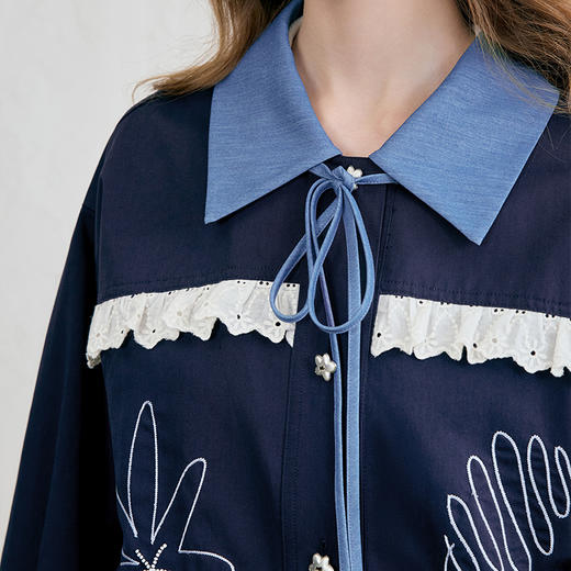 两三事星辰花园2025春季新款甜美蕾丝拼接拼色绑带翻领绣花外套女 商品图2
