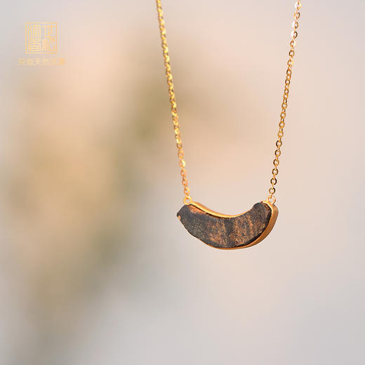 新月​丨天然芽庄白奇楠包金吊坠 沉水级 SP10537 商品图0