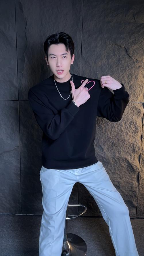 WY940秋冬季新款时尚个性韩版纯色爱心圆领套头卫衣情侣休闲百搭上衣 商品图0