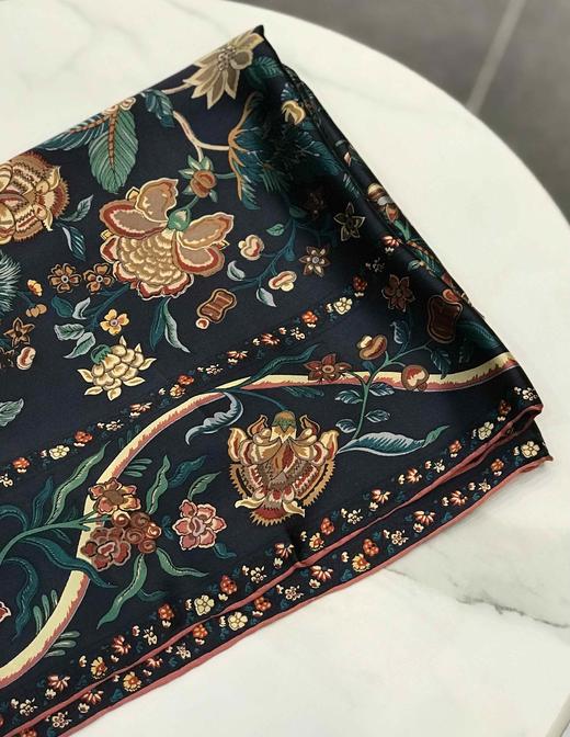 优品堂【繁花似锦】桑蚕丝110×110方巾 商品图9