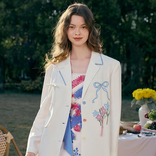 两三事 初曦香宴 2025春季新款小清新流苏绣花西装外套女宽松 商品图2