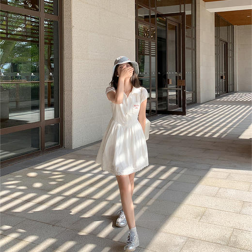 <曾小咸推荐>米白色字母绣花连衣裙 日常189.99/件 立减110 秒杀79.99/件！！ 商品图1