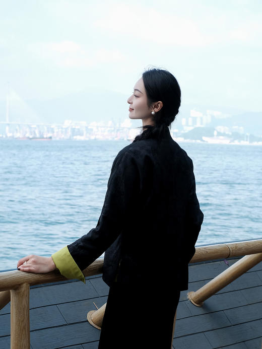 东方境X郭培| 黑色提花刺绣薄棉新中式上衣 商品图12