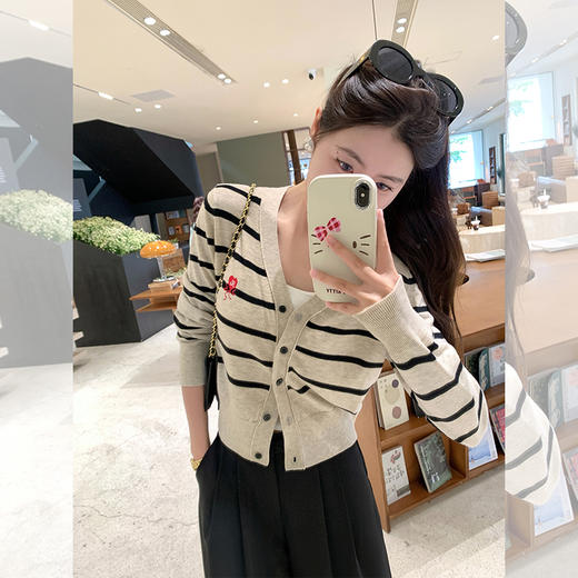 <曾小咸推荐>刺绣条纹短款针织开衫 日常169.99/件 立减80 秒杀89.99/件！！ 商品图1