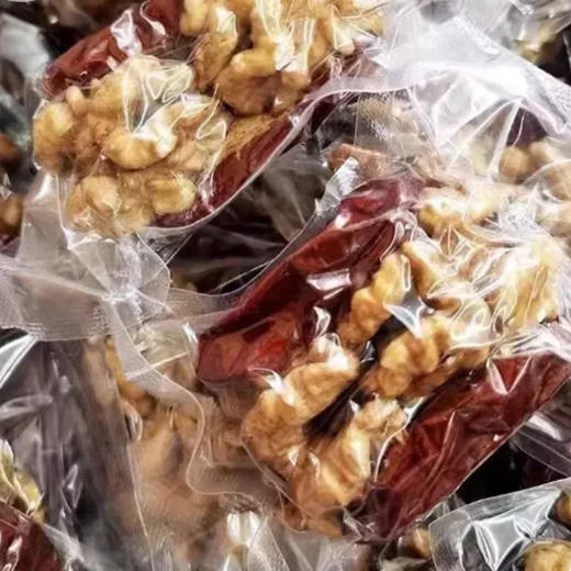 新疆红枣夹烘烤核桃仁 灰枣夹核桃 骏枣夹核桃  新疆干果特产直发AWJM 商品图2