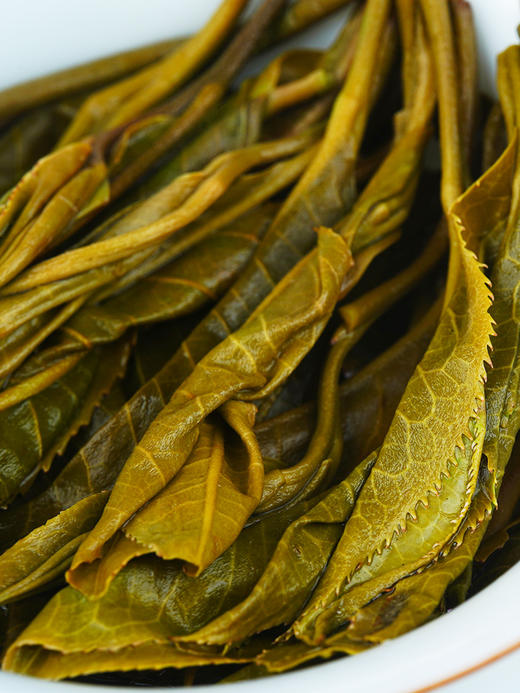 最后2提【班章王单株】一箱内含5饼*100g！ 2024年头春头采近千年树龄高杆单株，与老班章同一山脉，古寨春独享资源；全球限量100箱 商品图8