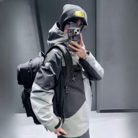 【12.21圣诞专享礼遇】
安德玛曾舜晞同款UA Urban Outdoor城市野趣系列3-IN-1夹克1389299-001