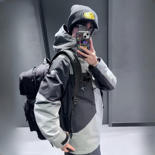 【12.21圣诞专享礼遇】
安德玛曾舜晞同款UA Urban Outdoor城市野趣系列3-IN-1夹克1389299-001 商品图0