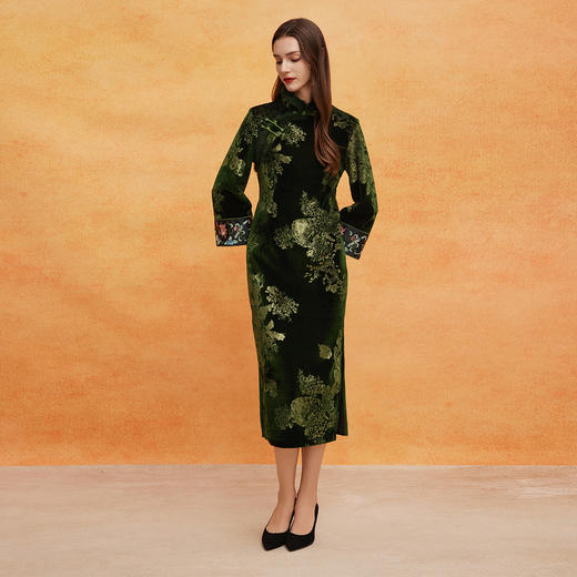 QE807斯尔丽25春季新中式喜庆百年战袍烫金印花袖口刺绣领口门襟旗袍 商品图3