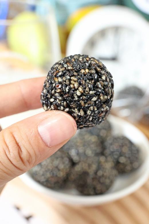 食补好选择！【无糖芝麻丸】以黑养黑 江西黑芝麻 浓浓的芝麻醇香 口感甜糯 真材实料 老少皆宜 馋嘴小零食~ 商品图3