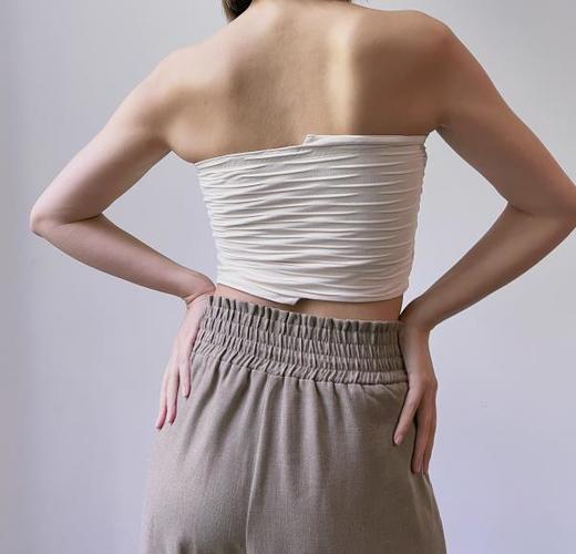 AddOne +1休闲瑜伽小众肌理感高弹不规则设计抹胸背心 商品图1