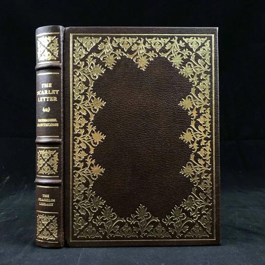 限量版！霍桑《红字》 配插图 豪华皮装大32开 商品图0