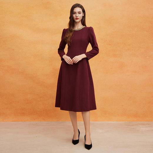 QE812斯尔丽2025春季新款杂花质感安哥拉色系领口订珠收腰放摆连衣裙 商品图3