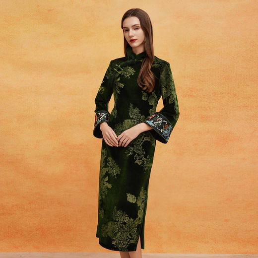 QE807斯尔丽25春季新中式喜庆百年战袍烫金印花袖口刺绣领口门襟旗袍 商品图2