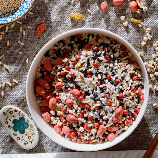 万亩丰耕腊八粥 390g*2瓶+80g辅料包 大米 黑米 糯米 红豆 薏仁米 燕麦 红皮花生 藜麦米 商品图3