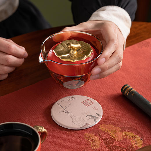 热卖！上新了故宫·百事如意茶香茶具套组礼盒 一套内含茶壶、茶杯、檀香、水晶香坐、杯垫  精选德化陶瓷  典雅华丽 商品图1