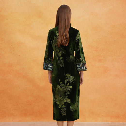 QE807斯尔丽25春季新中式喜庆百年战袍烫金印花袖口刺绣领口门襟旗袍 商品图1