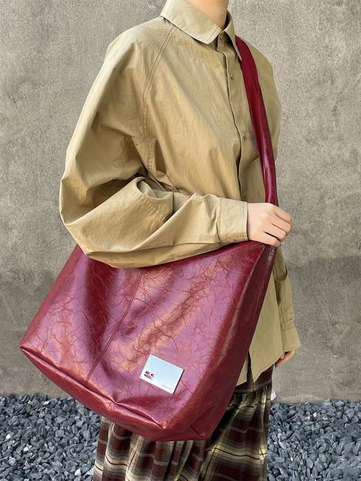 CryingCenter裂纹亮面油蜡黑色斜挎包单肩包小号单肩 大号可斜挎 商品图4