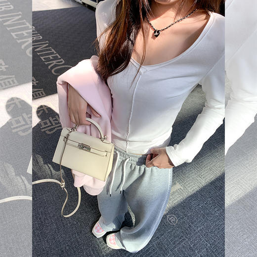 <曾小咸推荐>2色双层卷边V领T恤 日常99.99/件 立减60 秒杀39.99/件！！ 商品图6