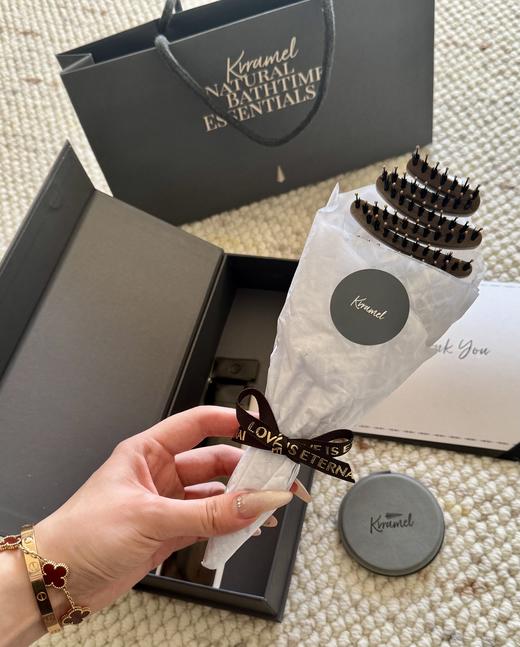 KRRAMEL气垫梳子梳子蓬松颅顶 松塔猪鬃护发梳礼盒 新年特惠赠送儿童牙刷 商品图2