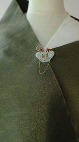 和田玉蝴蝶胸针