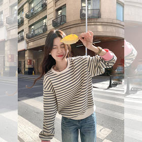 <曾小咸推荐>设计感慵懒粉色袖口灰杏条纹卫衣