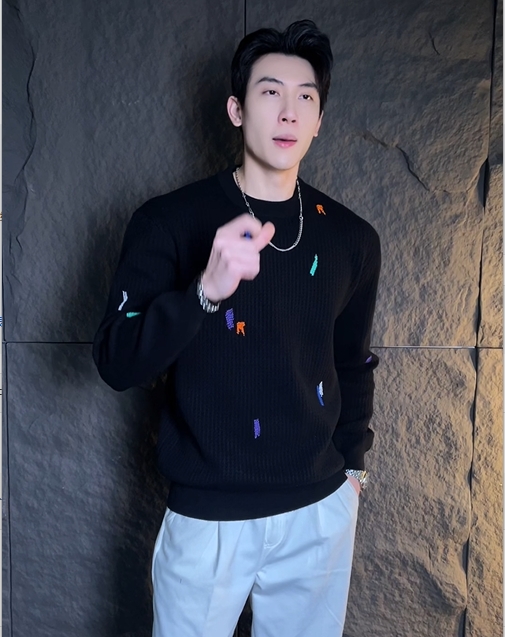 MY206秋冬新款男士彩色刺绣涂鸦风日系风格纯色潮奢宽松长袖针织衫