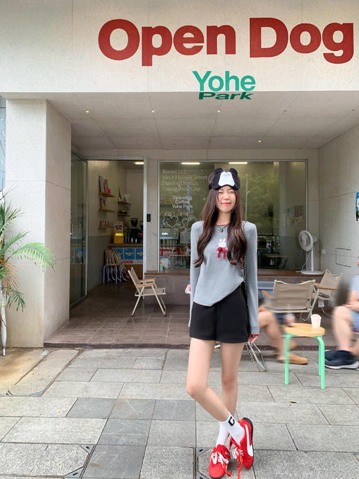 <曾小咸推荐>新品现货秒杀！卖完下架不再补 ！微信粉丝打折价！！撞色边加绒修身显瘦T恤 日常149.99/件 立减80 秒杀69.99/件！！ 商品图5