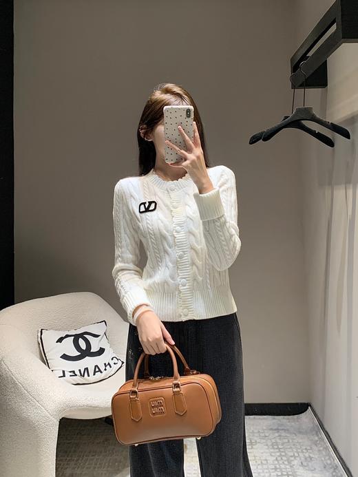 华奴25Ss早春新款微标波浪花边针织开衫（UY*DQJB） 商品图13