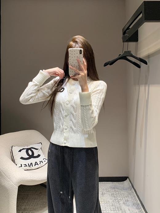 华奴25Ss早春新款微标波浪花边针织开衫（UY*DQJB） 商品图1