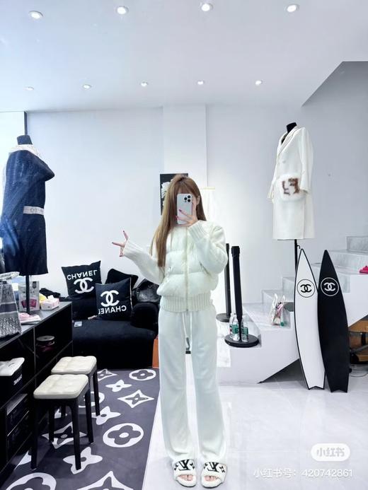 蒙口特级羽绒️Moncler Cardigan 女士羽绒加衬羊毛开衫.刺绣logo后背设计.爆款奶油大泡芙.白雪公主 商品图3