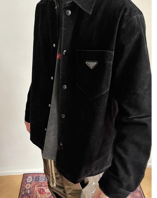 P家 24FW黑色灯芯绒夹克外套低调的奢华上身很出圈，温暖又深沉男女同款（UY*DY） 商品图7
