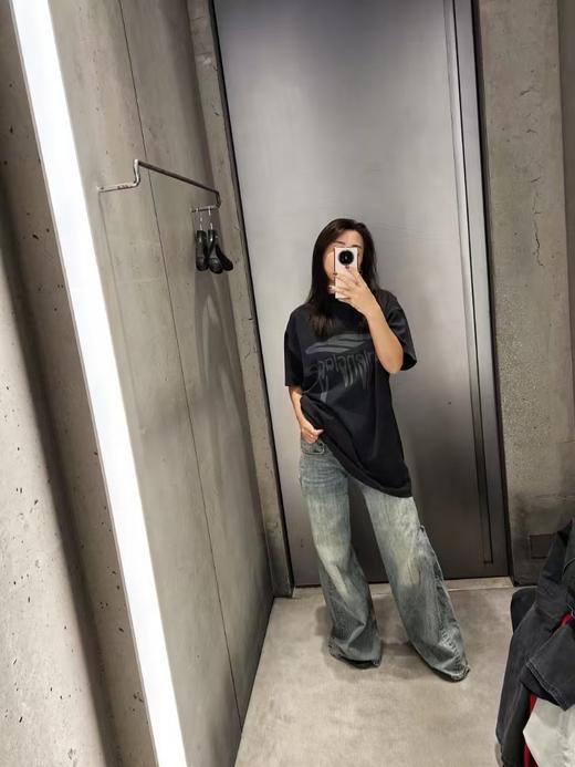 B家 融化异形字母 印花圆领短袖 商品图6