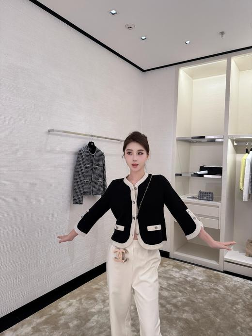 香奶奶 25Ss早春新款双C扣黑白撞色七分袖针织开衫（UY*DQJB) 商品图0