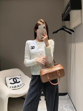 华奴25Ss早春新款微标波浪花边针织开衫（UY*DQJB）