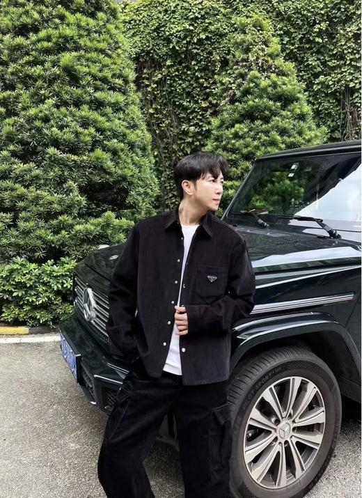 P家 24FW黑色灯芯绒夹克外套低调的奢华上身很出圈，温暖又深沉男女同款（UY*DY） 商品图2