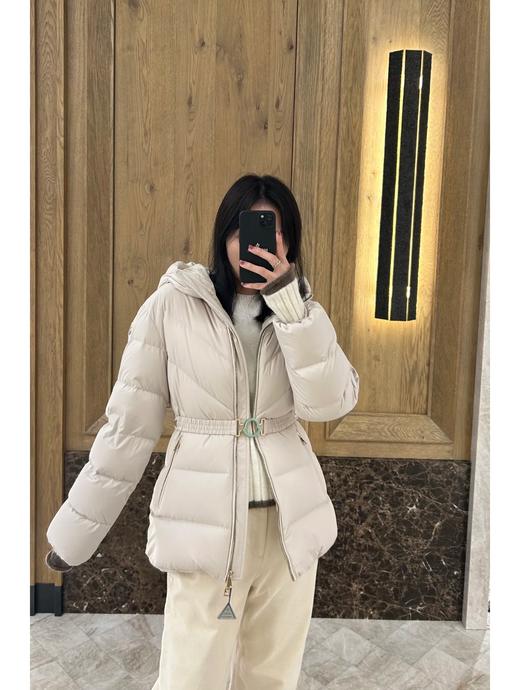 Momcl*rBrosse蒙口24最新款女士连帽A字形腰带款羽绒服（UY*SS) 商品图9