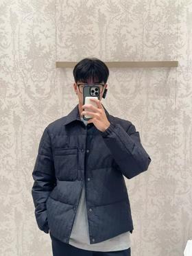 D家 满印花翻领羽绒服