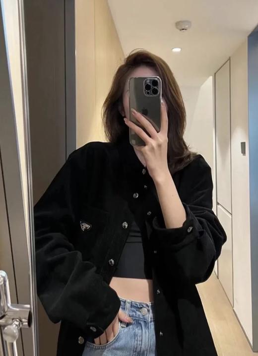 P家 24FW黑色灯芯绒夹克外套低调的奢华上身很出圈，温暖又深沉男女同款（UY*DY） 商品图9
